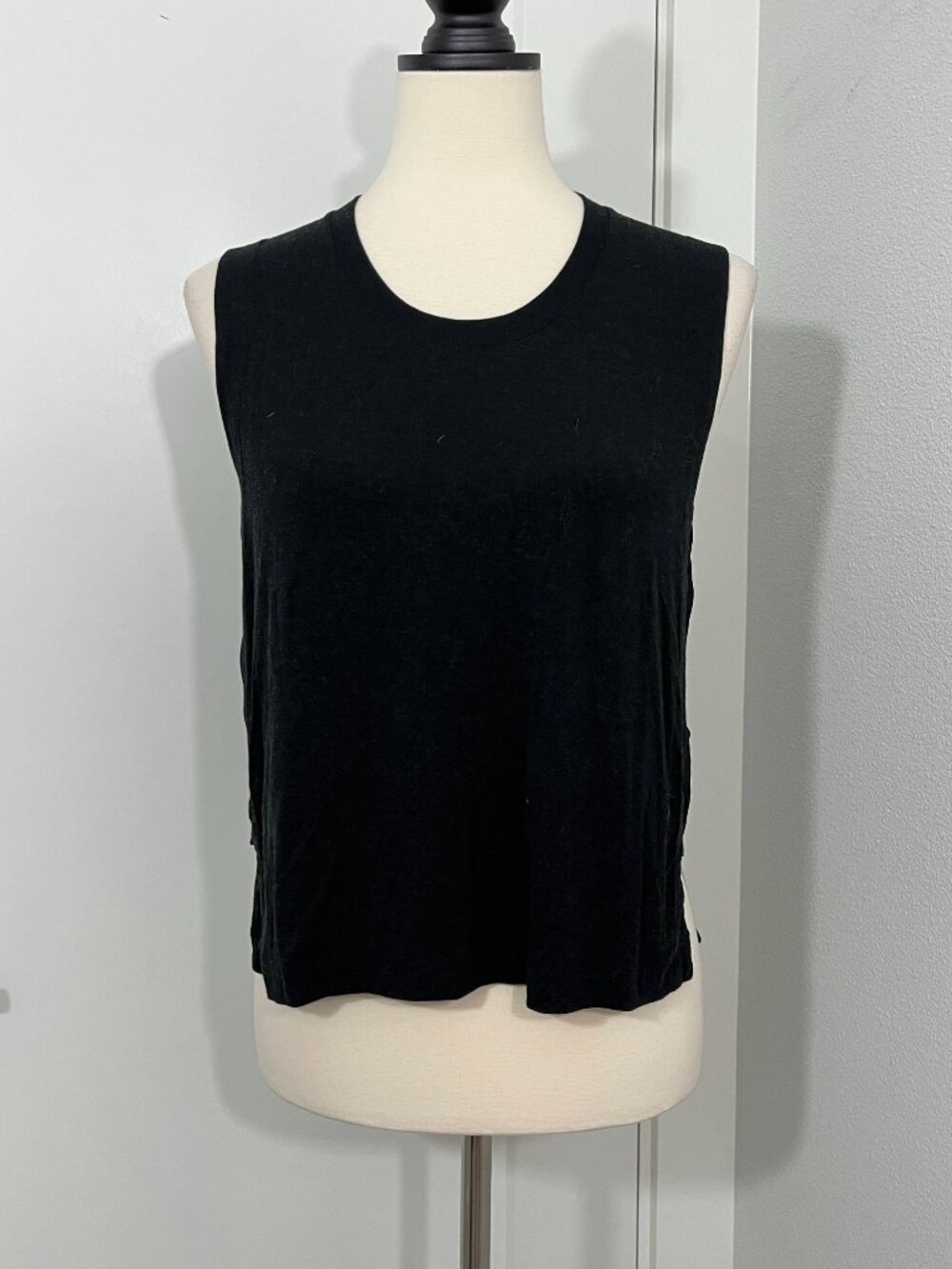 New Kit and Ace Size 4 Black Something On The Side Sleeveless Top NWT